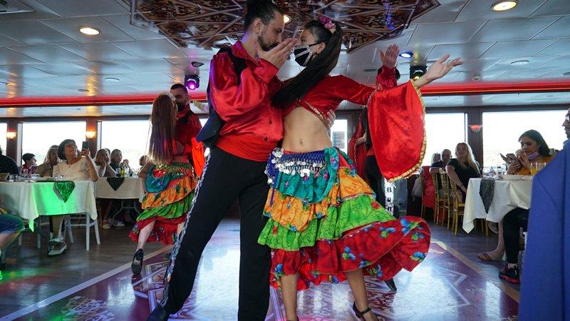 Istanbul Bosphorus Dinner Cruise and Turkish Night Show