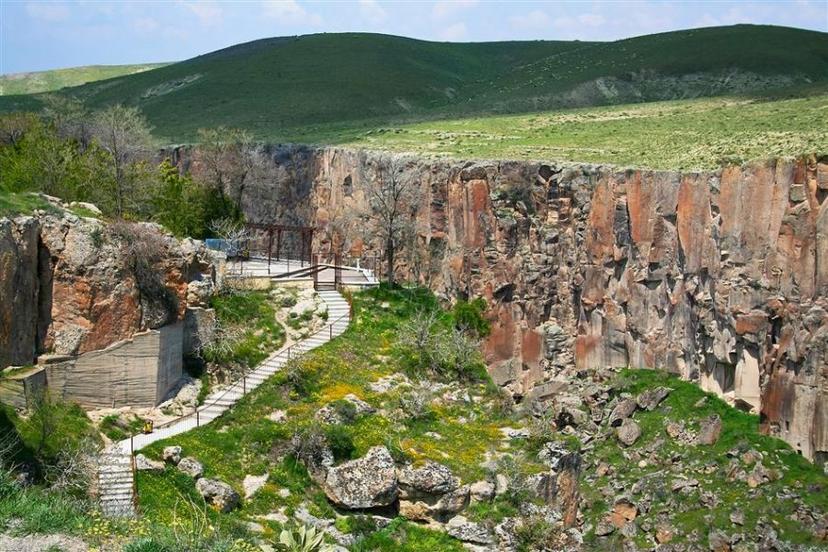 Derinkuyu Underground City & Ihlara Valley Tour